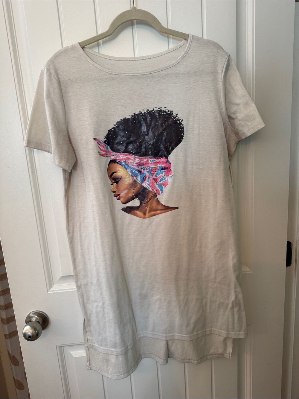 Women’s Cream Graphic Tee with Headwrap Portrait